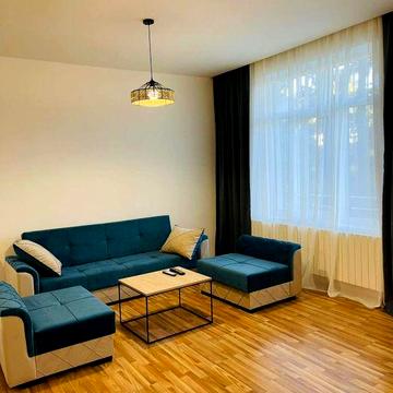 Продам сімейну 2 кімнатну каартиру в обжитому районі.  ТЕРМІНОВО
