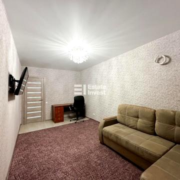 Миру вул., 7
