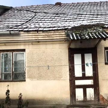 Продам 3 кімнатне приміщення в центрі Берегова.