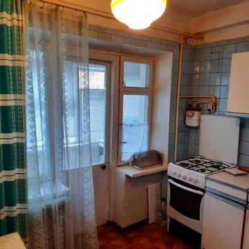 Продам 2 кімнатну квартиру, Вишгород, Симоненка 8, кімнати окремі