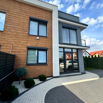 Продаж котеджу з дизайнерським ремонтом в Зубрі