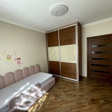Пекарська вул., 9