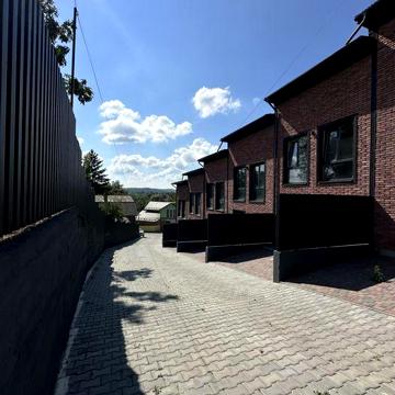 Продається таунхаус зданий в есплуатацію в центрі міста