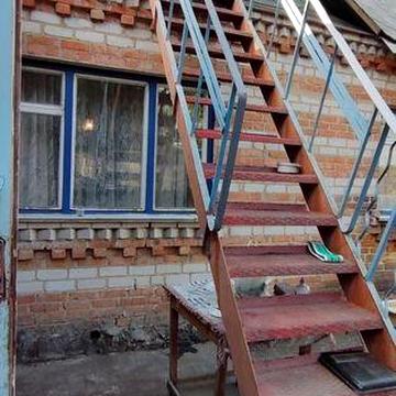 Продам фасадну ділянку з будинком в Корчаку