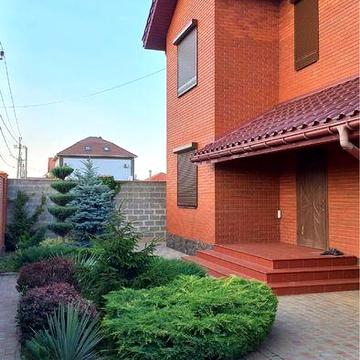 Дом с хорошей планировкой и садом ,В лесках