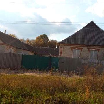 Будинок з подвірям