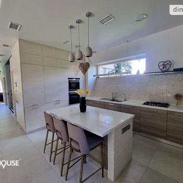 Продаж 6к Дім Миколи Сингаївського (Ново-Оскольська) вулиця