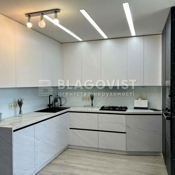 Миру вул., 9