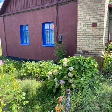 Продам будинок з приватизованою землею у черті міста