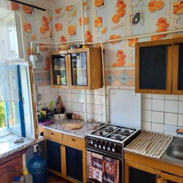 Продам 2 кімн (сталінка) в ЦЕНТРІ на Б-рі Відродження .3/5 цегл. 43000