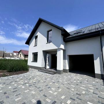 Будинок в локації зупинки Зодчих