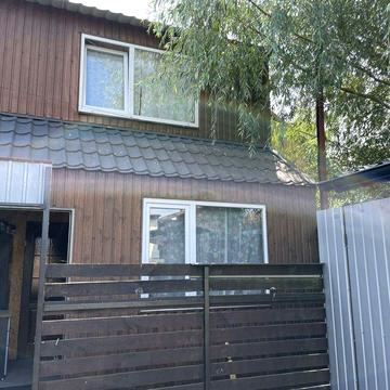 Будинок з гаражем для човна на причалі №2 (Дахнівка)