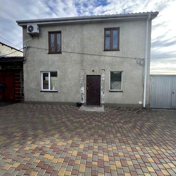 Срочно !Продам 2х этажный дом ( спортивный зал)