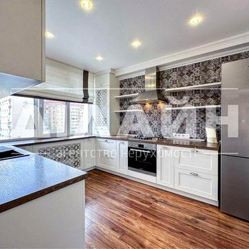 Шикарная 4х кімн + паркомісто по Новокузнецькій 57