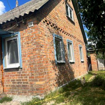 Продам добротний цегляний будинок у Дергачах, в районі Лужок