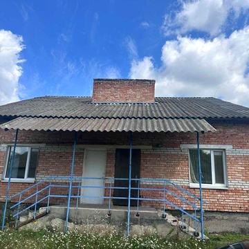 Продам цегляний будинок в селі Хомутець