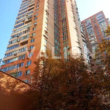 Продается 4-х к квартира в центре Киева по ул.Деловая 2б Олимпийский