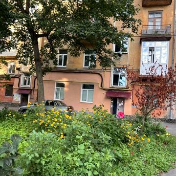Киев ул Кириловская ( Фрунзе ) 123  однокомнатная продам
