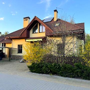 Котедж 220 м² у КМ Северинівка, вдале розташування, ліс, сауна