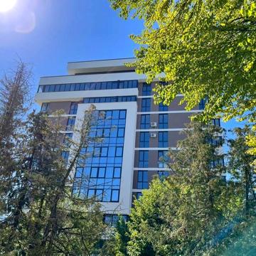Продаж 2 кім + кухня-вітвльня на Дружбі