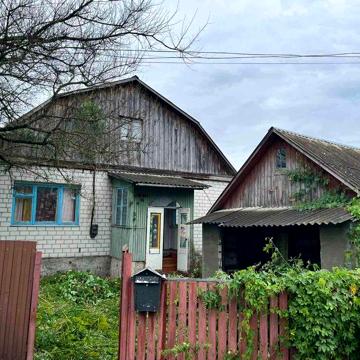 Будинок та ділянка 7 соток у центрі міста Звягель