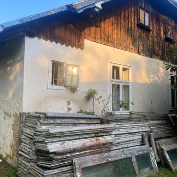 Житловий будинок з ділянкою