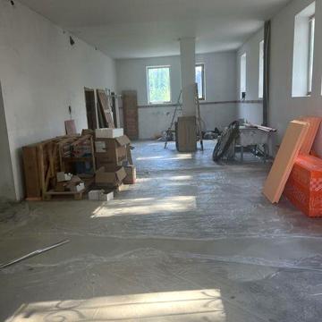 Здається в оренду 120 кв м. в приватному будинку.