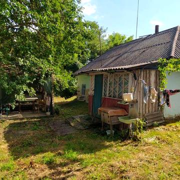Продам хату у с. Озеряни