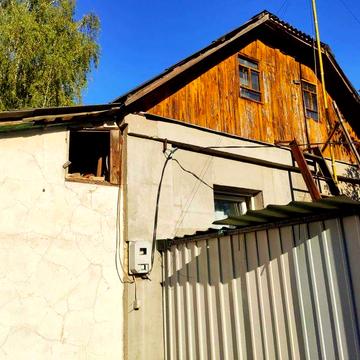 Продається  пів будинку в с. Глеваха біля лісу