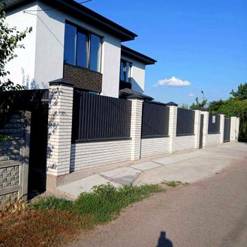 Новый 2-х этажный дом с гаражем, участок 8 соток.