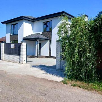 Новый 2-х этажный дом с гаражем, участок 8 соток.