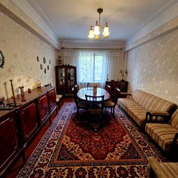 Продаж 3-х кімнатної квартири. 20-й квартал. Сталінка. Автономка.