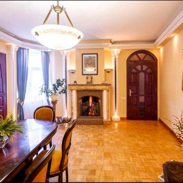 Продаж гарної 3кім.квартири в центрі Львова