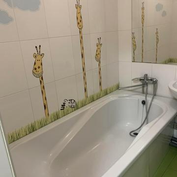 Космонавтів вул., 73