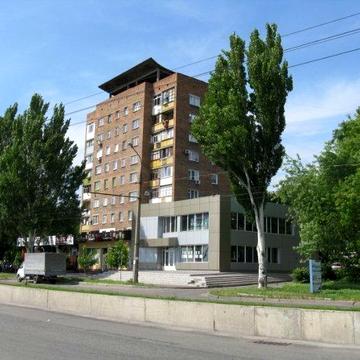 Продам трикімнатну на Перемозі