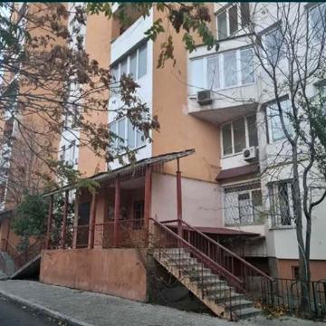 Тополина вул., 18/1
