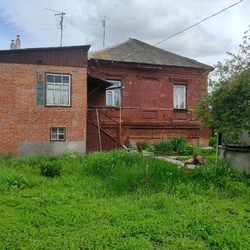 Продам в центрі Мерефи рядом з АТБ .