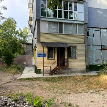 Будівельників вул., 14Б