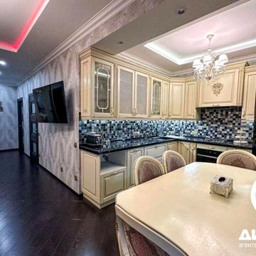 4 х комн VIP уровня по Соборному 153 .