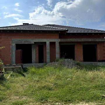Недобудова з рокшіним проектом на елітній вулиці