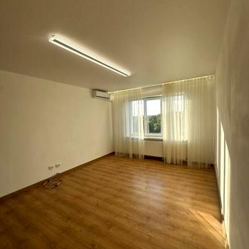 Продаж 3к Квартира вул. Гідропаркова