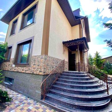 Продажа добротного нового дома в Варваровке. Скважина.Зеленый участок.