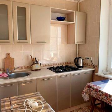 Продам 2 комнатную квартиру возле метро Студенческая