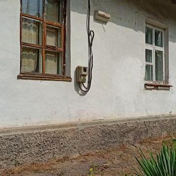 Продам дом с участком во дворе гараж