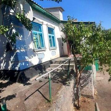 Продам 1/2 будинку