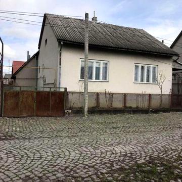 Продається будинок в м.Тячів