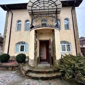 Продаєм елітний  будинок центр місто Фастів Київська обл.