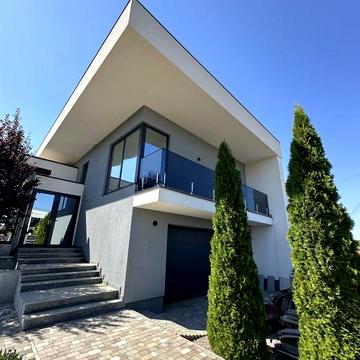 продам дом, участок 15 сот, новый ремонт в Новоолександровке