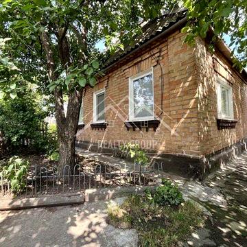 Продаж двох будинків на одній ділянці в центрально-міському районі