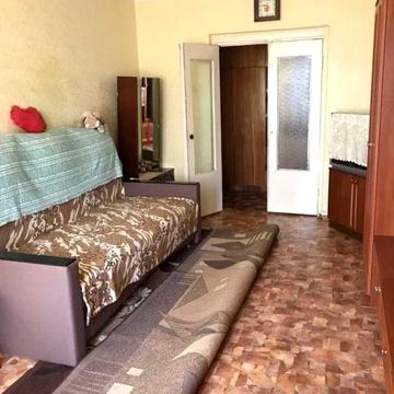 Двокімнатна квартира з балконом вмебльована